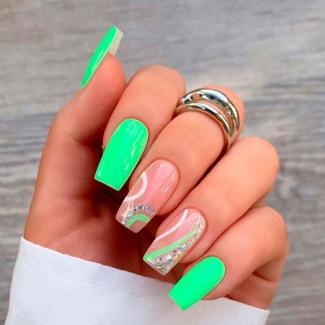 modele de unghii de vara cu verde neon