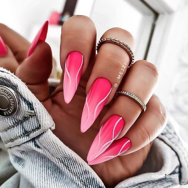 Unghii neon roz