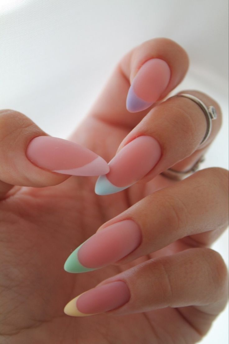 modele unghii french colorate