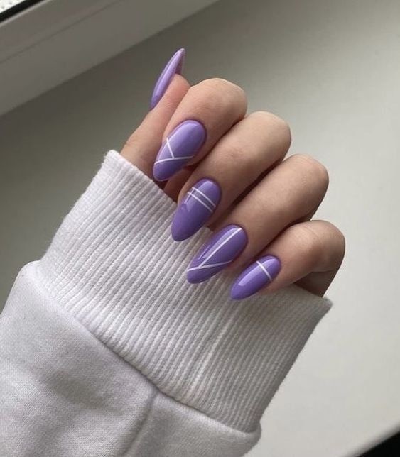 modele unghii cu gel mov deschis