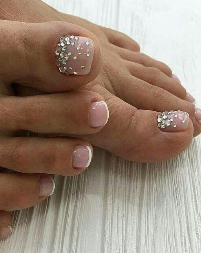 pedichiură french cu pietre