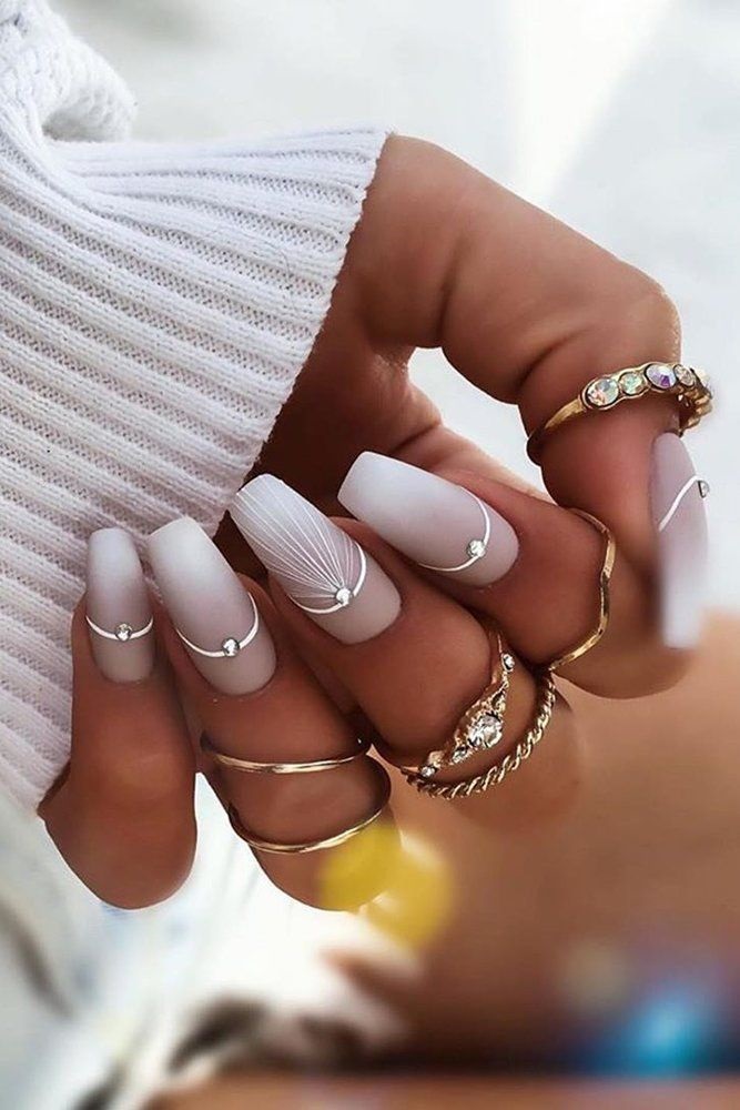 modele simple unghii cu gel cu pietrcele