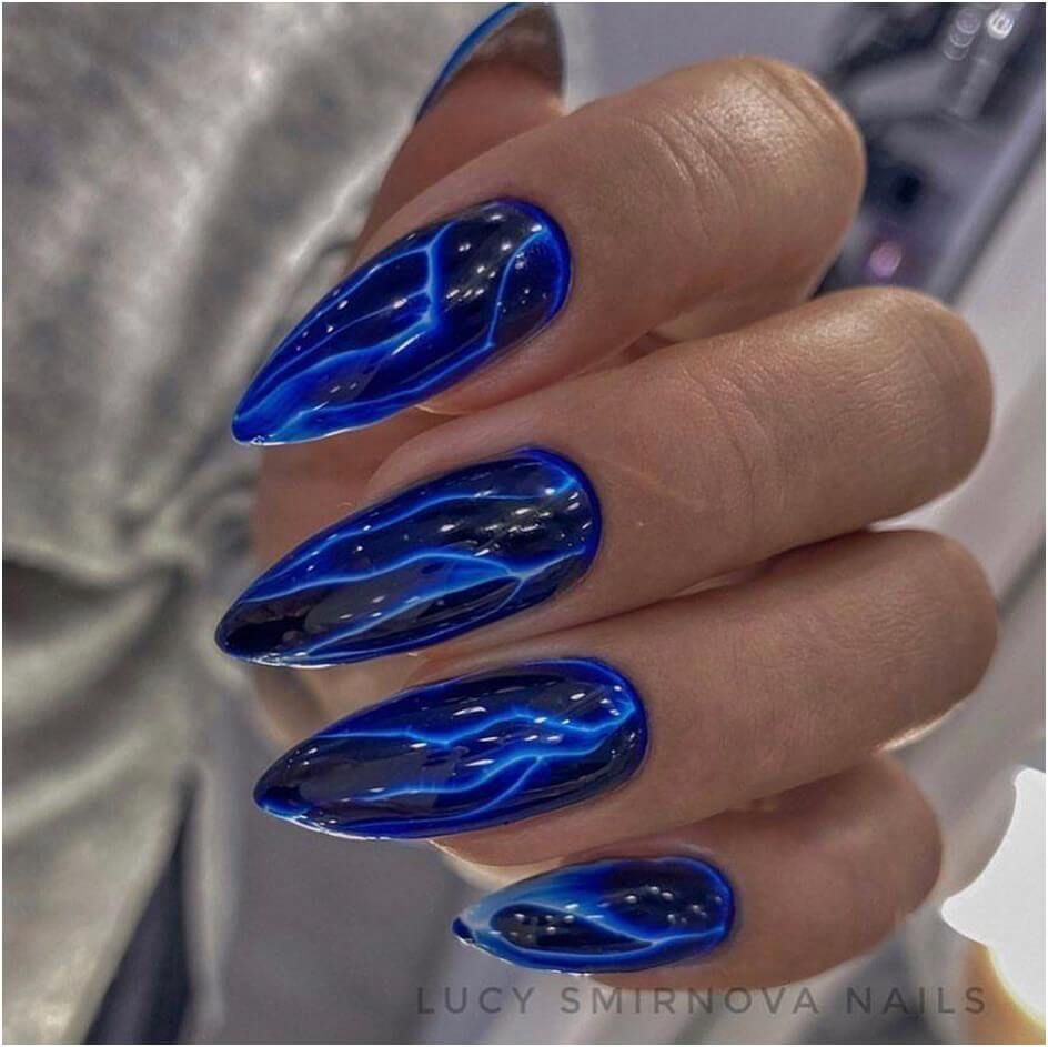 Modele unghii albastru neon