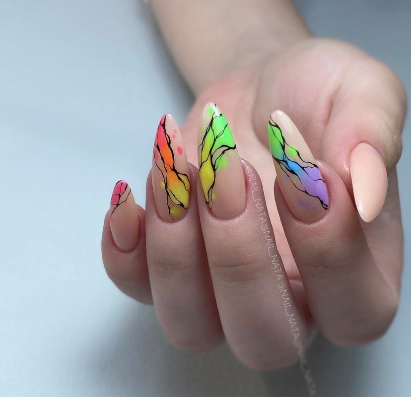modele unghii pigment neon