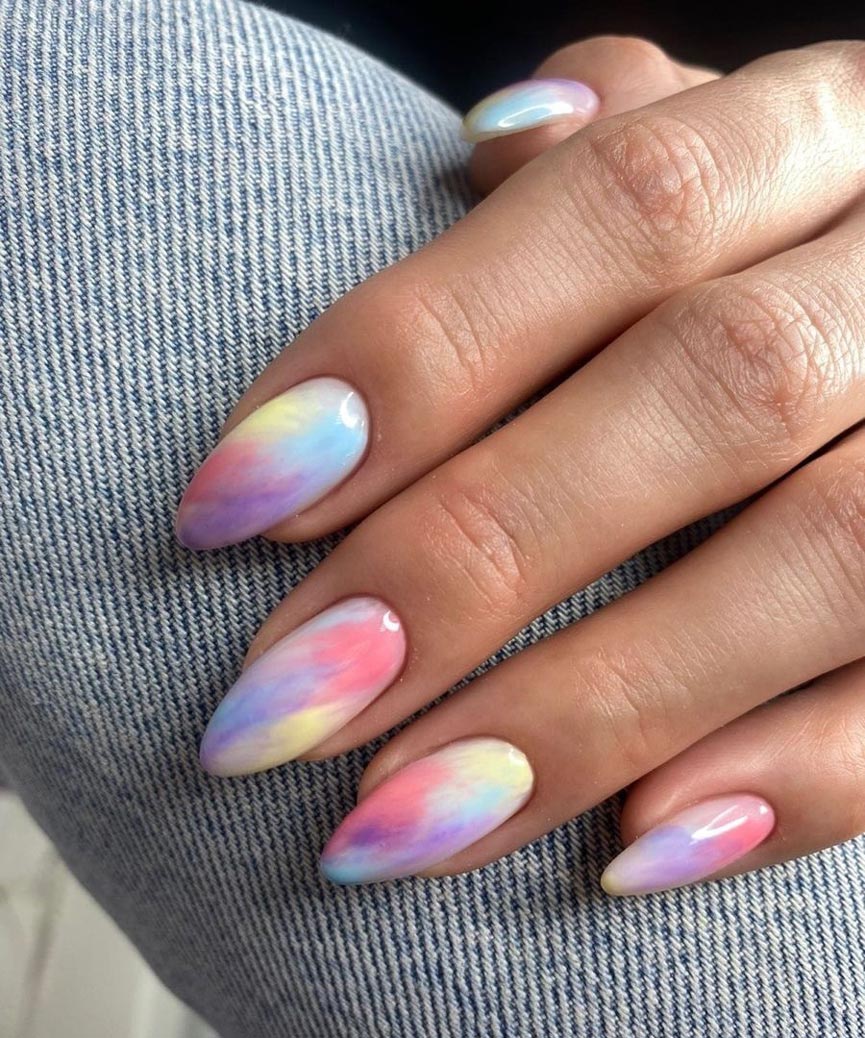 modele unghii pastel colorate