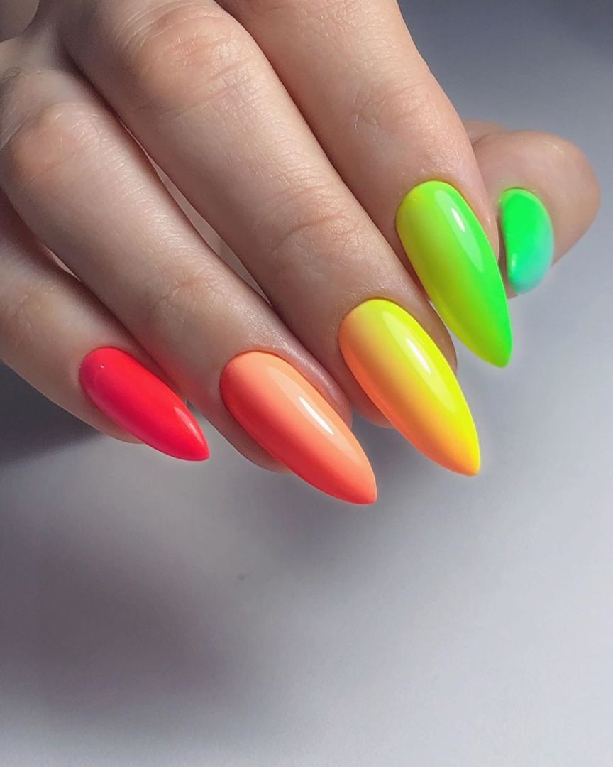Unghii neon modele noi