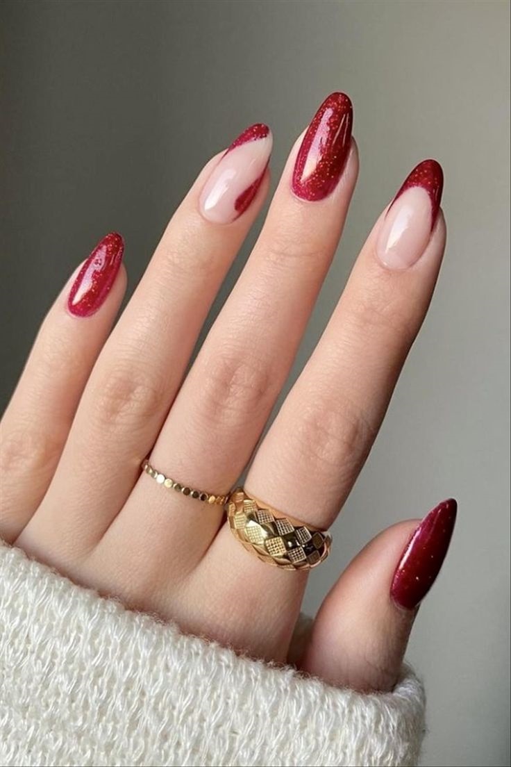 unghii burgundy cu alb