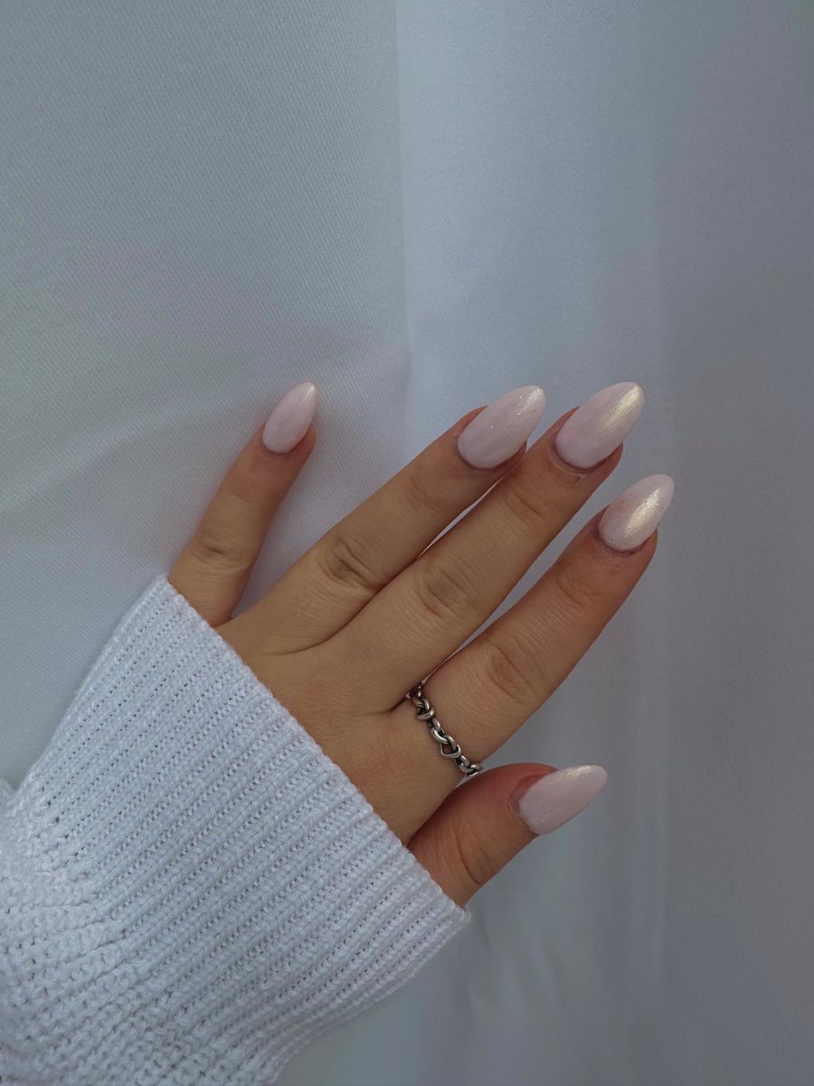modele unghii pigment alb perlat