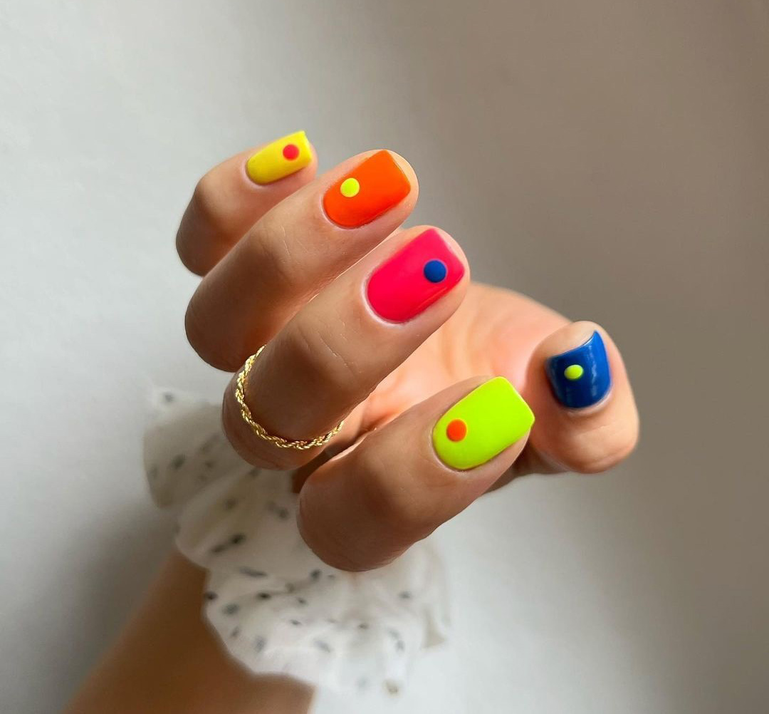 unghii cu gel patrate colorate