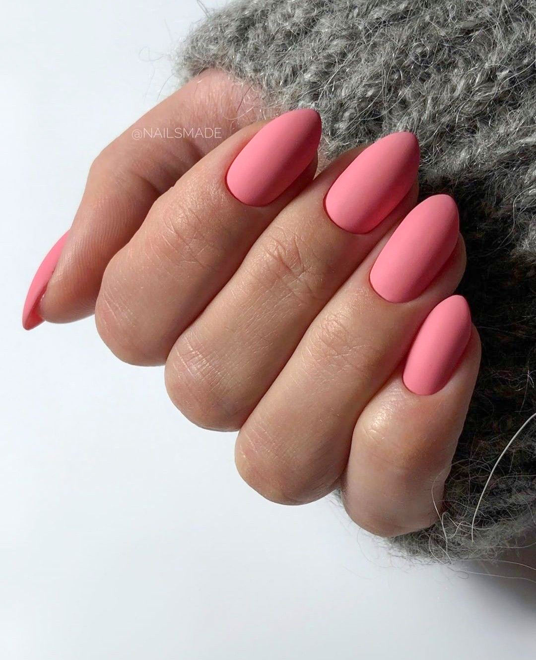 unghii cu gel roz mat