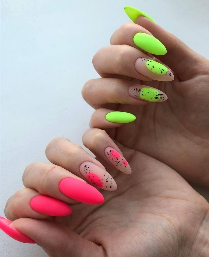 Manichiură neon