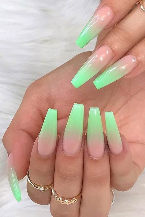 unghii ombre verde neon