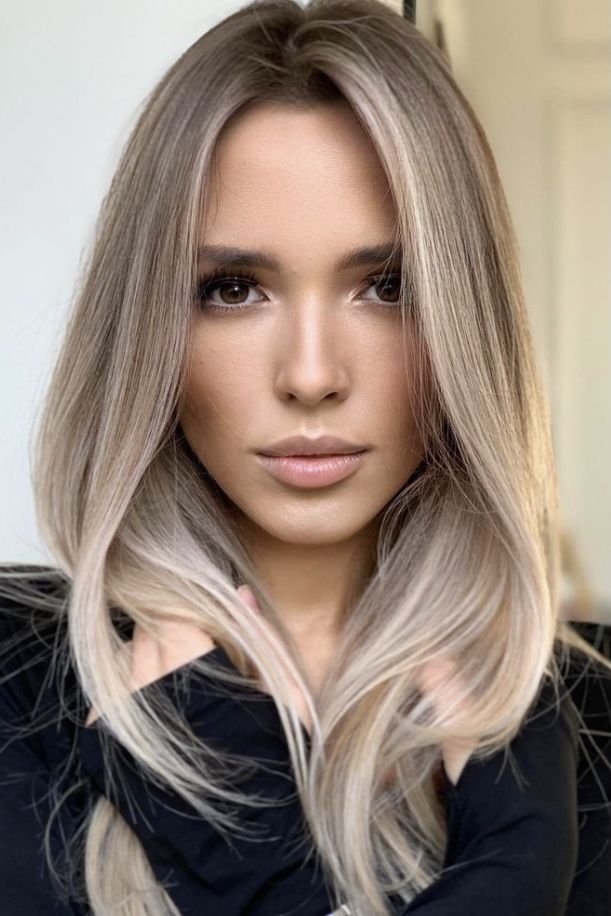 modele blond cenușiu deschis