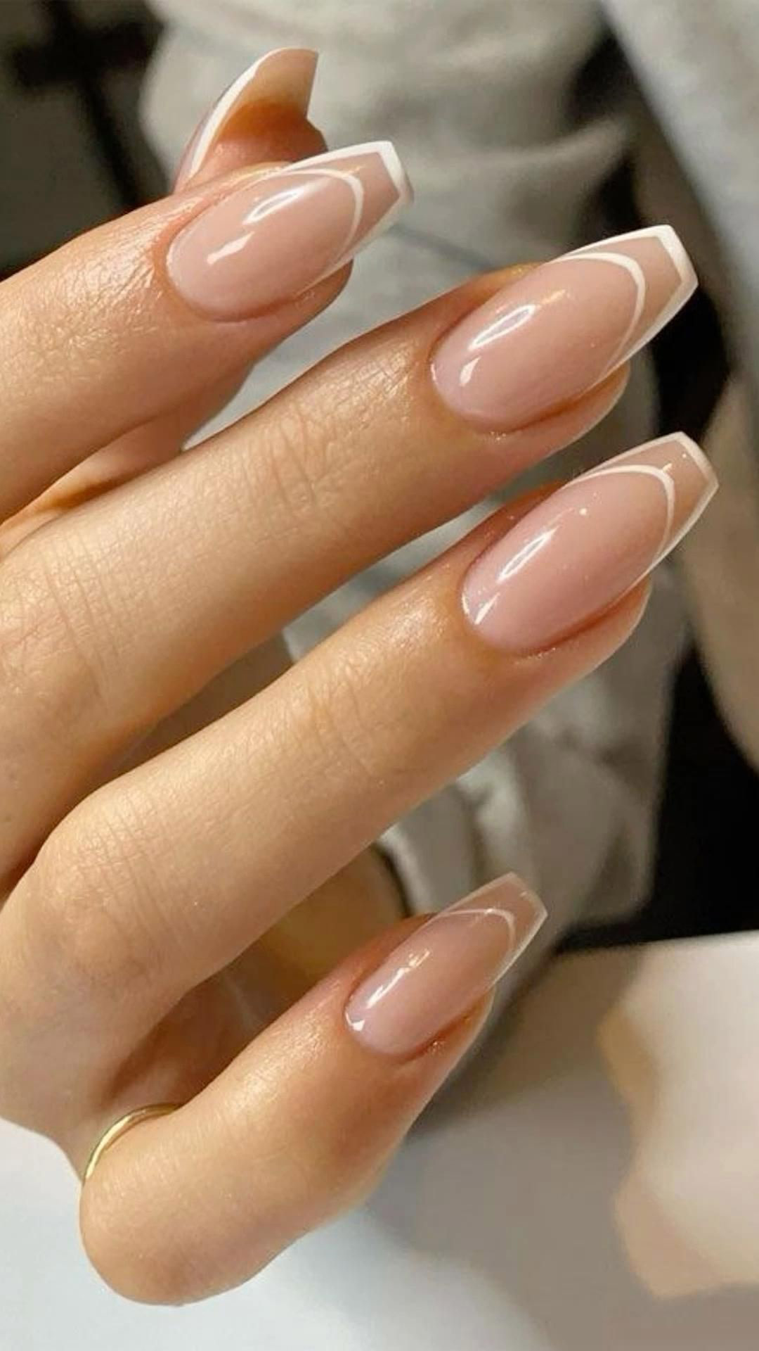 modele unghii minimaliste french