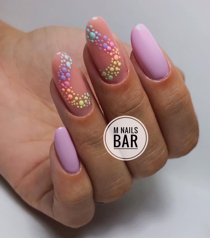 unghii cu gel buline colorate