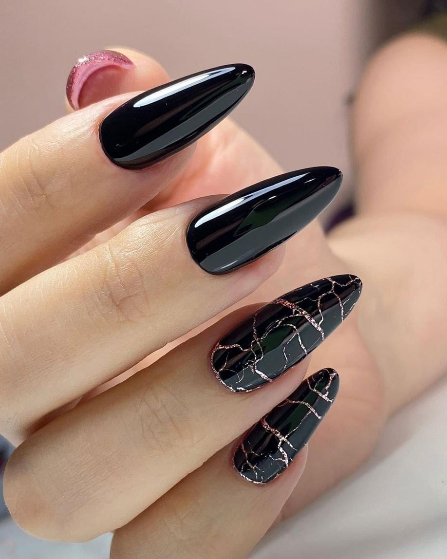 modele unghii cu gel migdala negre