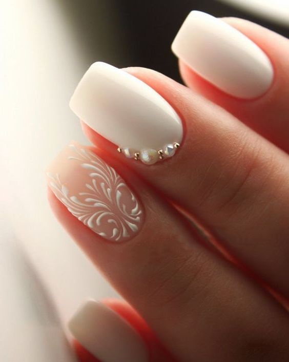 modele de unghii cu gel cu pietre
