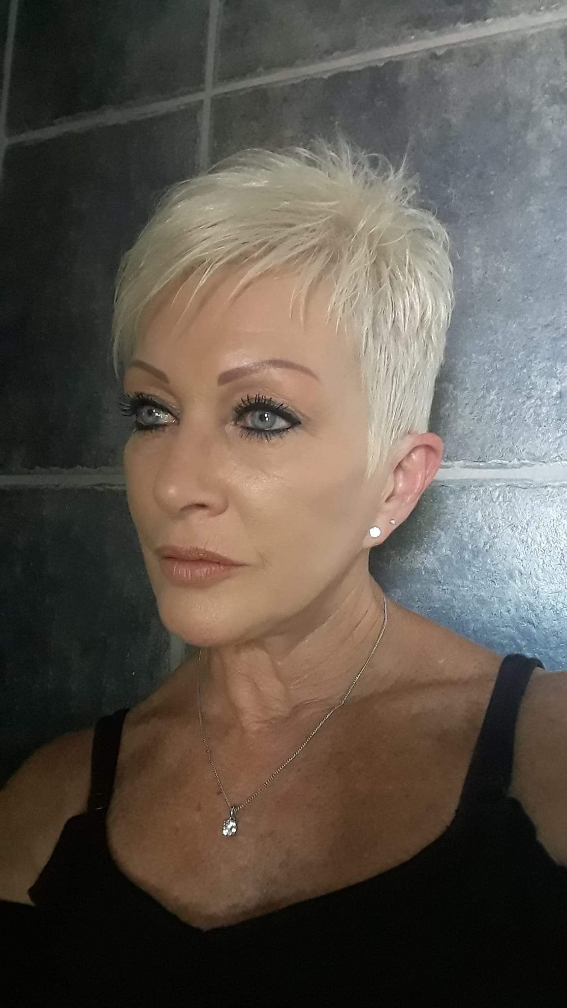 idei de tunsori pixie 50 de ani
