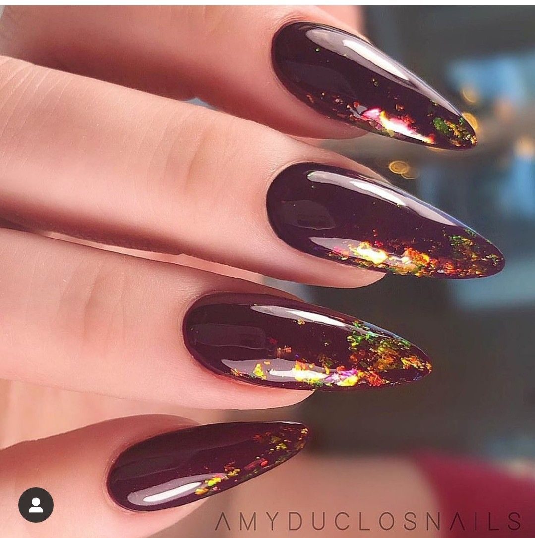 modele unghii visinii cu auriu