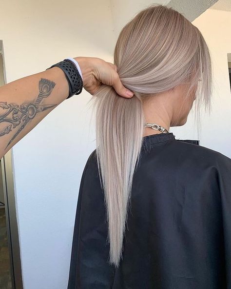 tunsori blond cenușiu deschis