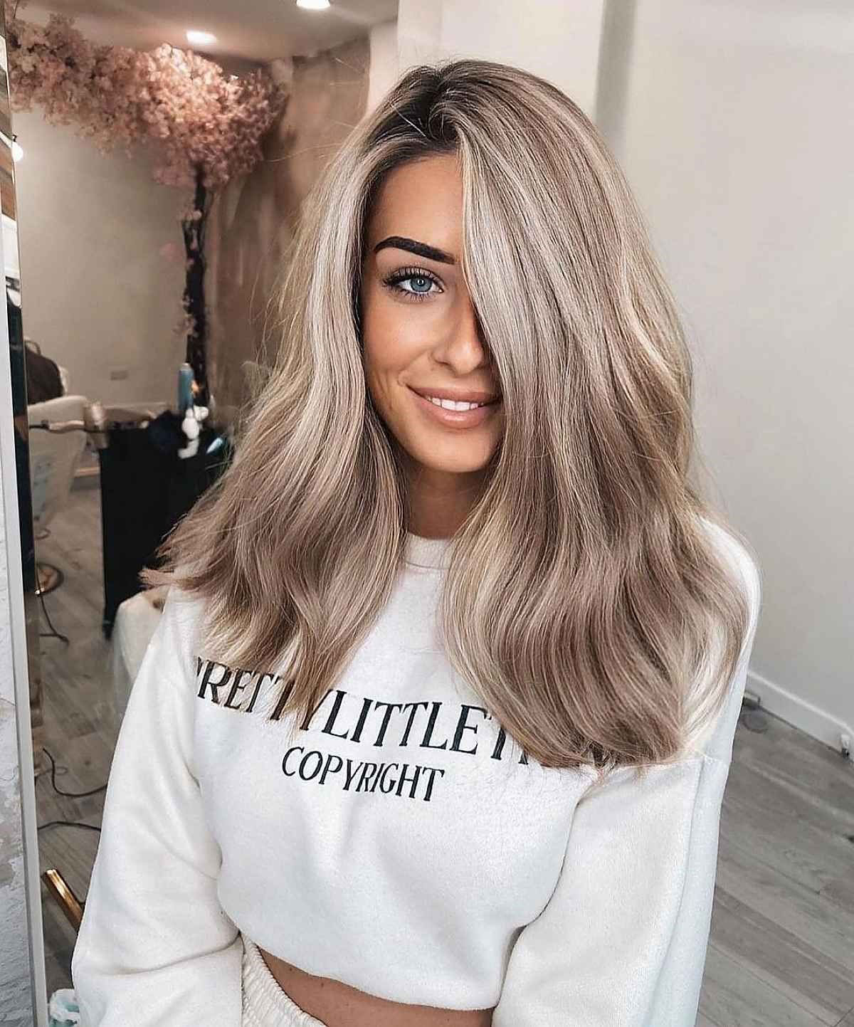 modele blond cenușiu
