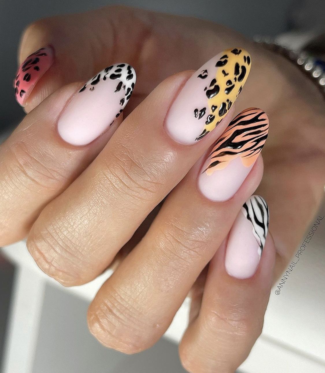 modele unghii animal print frencj