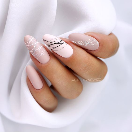 modele unghii cu gel roz 2023