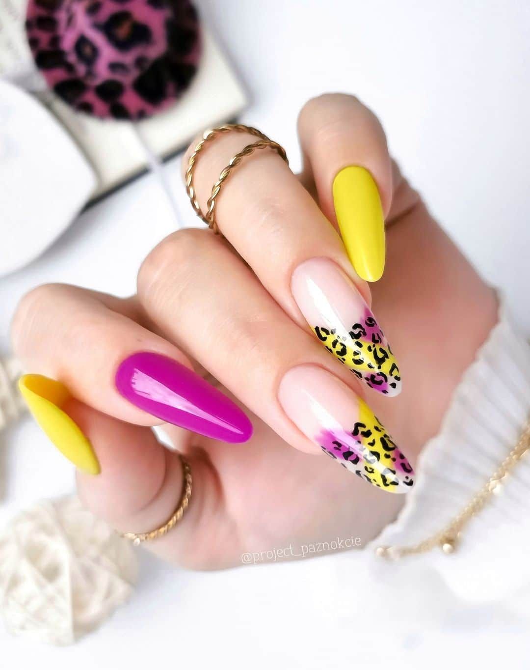 unghii animal print modele colorate