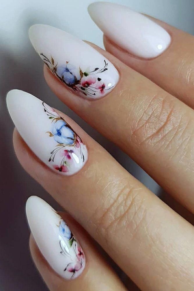 unghii cu gel cu flori pictate