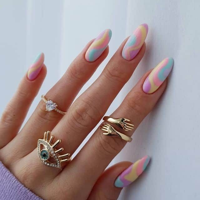 modele unghii pastel colorate