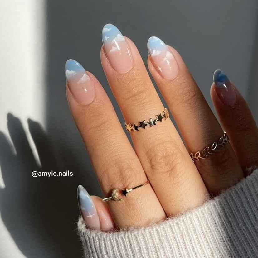 modele unghii pastel albastre