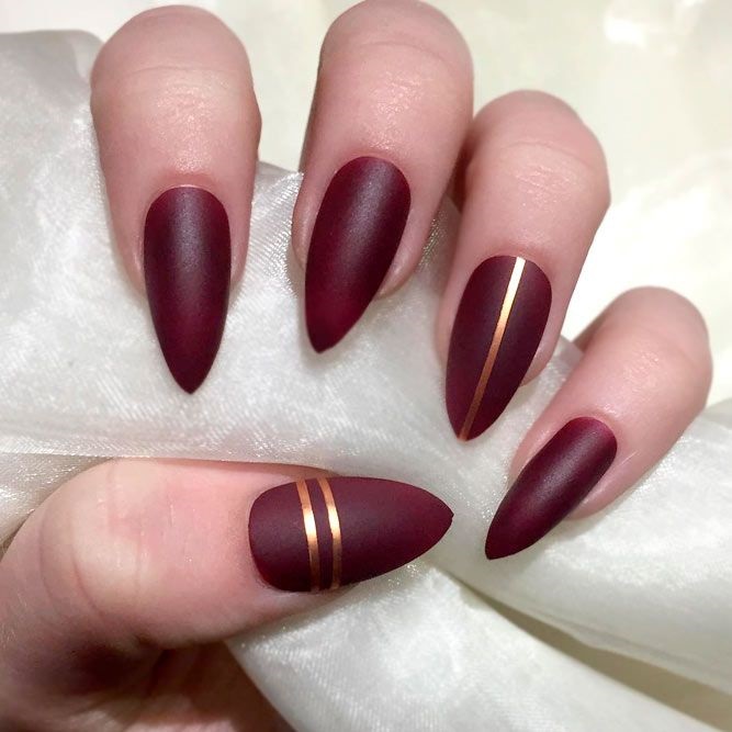 unghii burgundy mate