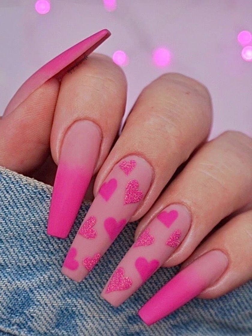 modele unghii cu gel cu inimioare roz