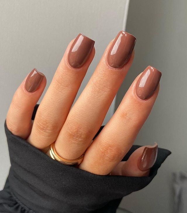 modele unghii simple maro