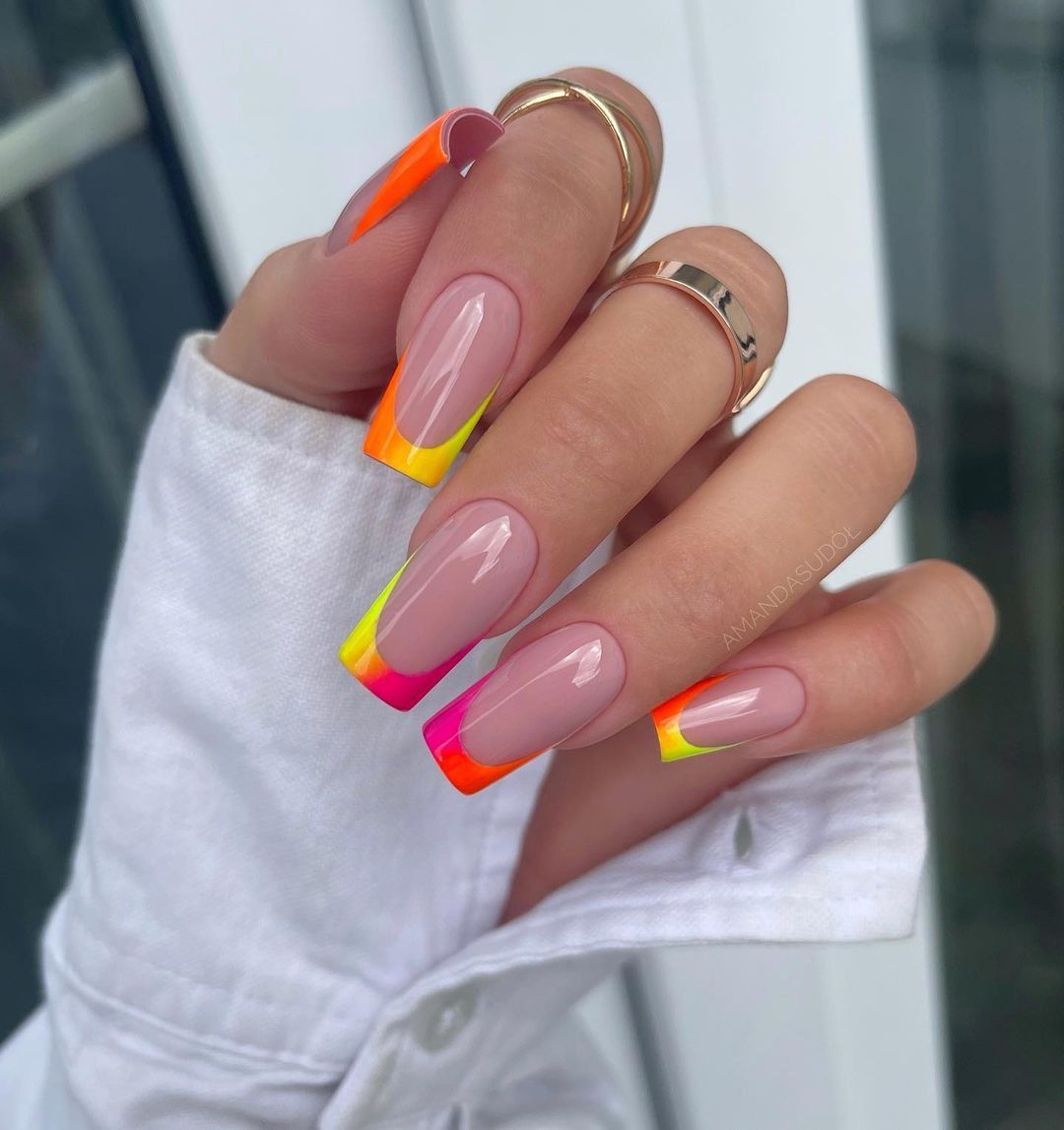 idei unghii de vară colorate