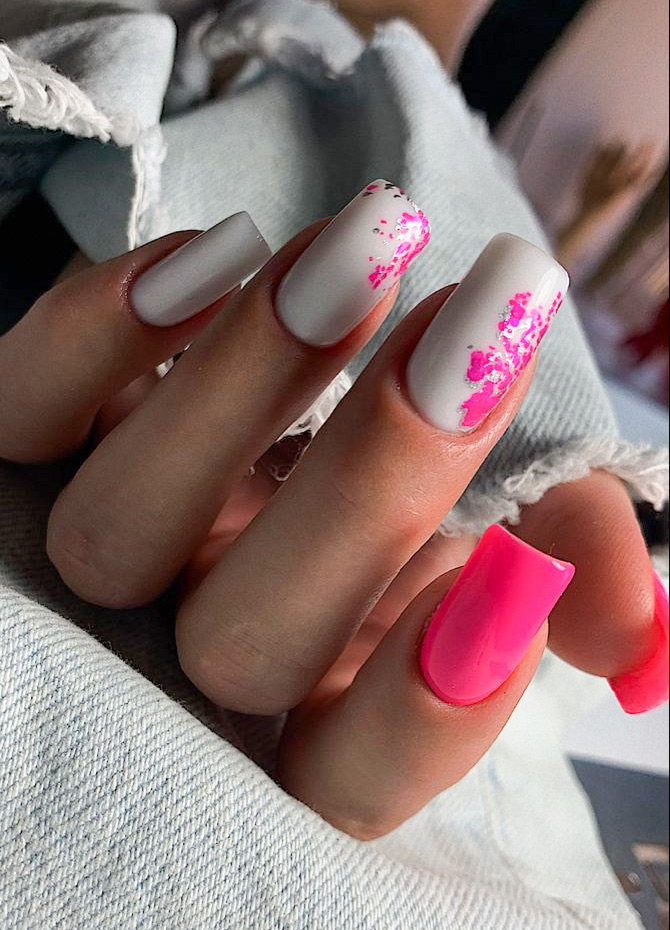 unghii roz neon