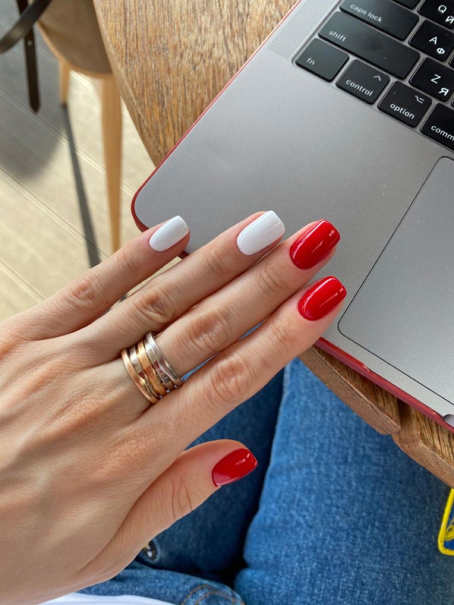 modele unghii rosii cu alb
