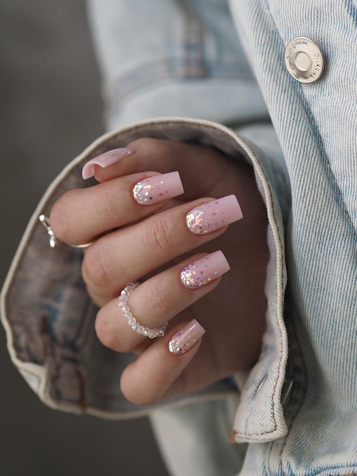 modele de unghii cu sclipici