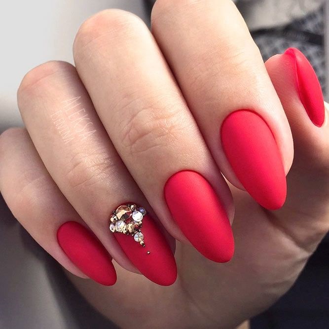 modele unghii rosii mate