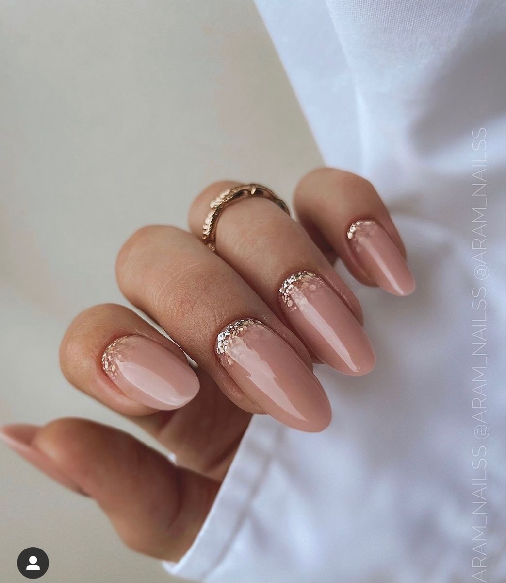 modele unghii nud lungi cu sclipici