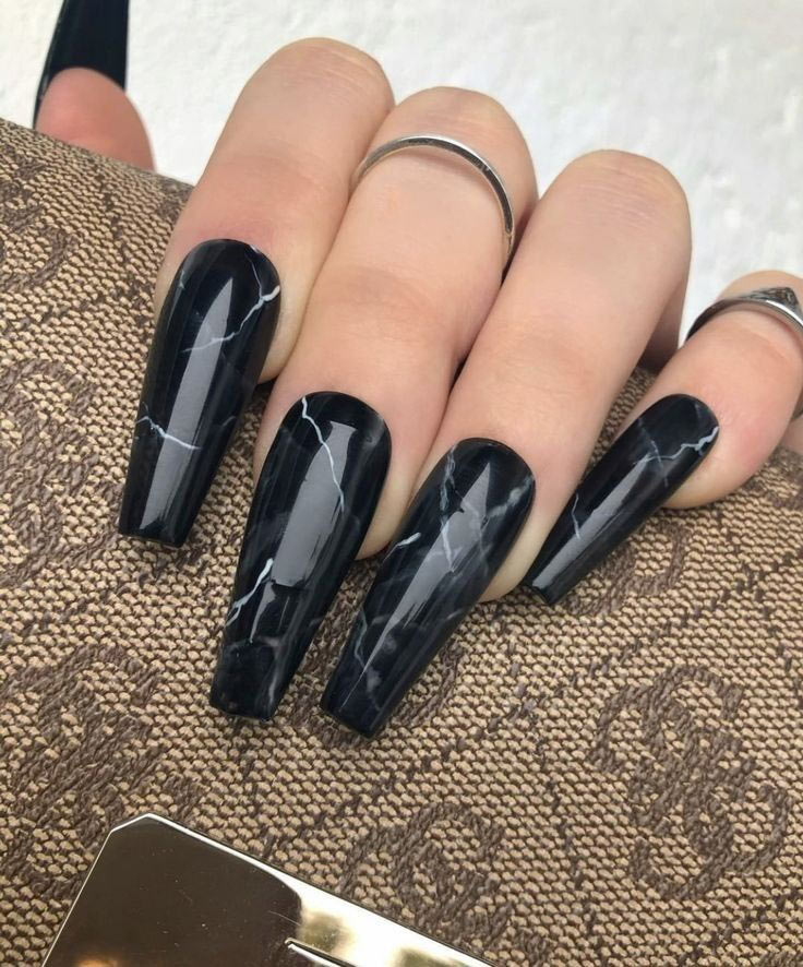 modele unghii cu gel negre lungi