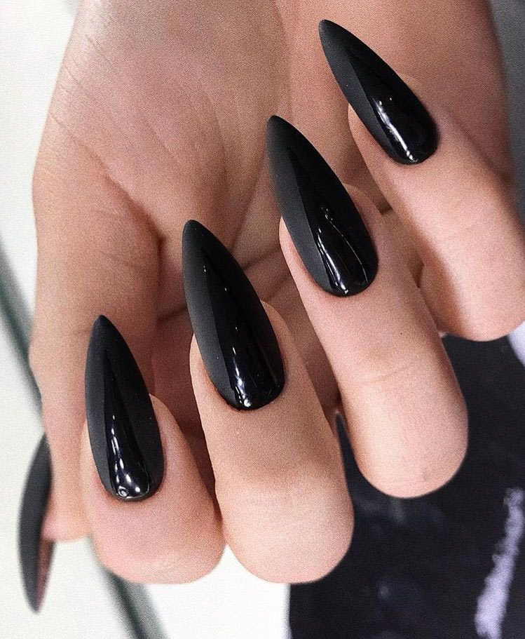 unghii cu gel negre finich mat