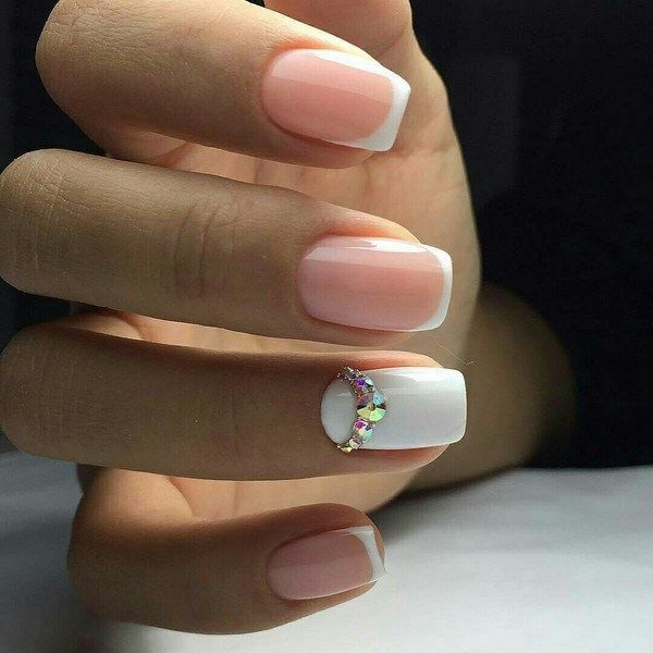 modele de unghii elegante cu pietre