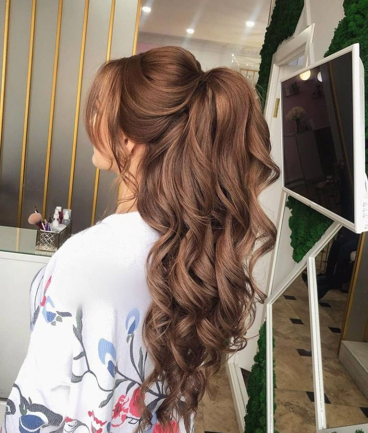 idei coafuri cu bucle de nunta