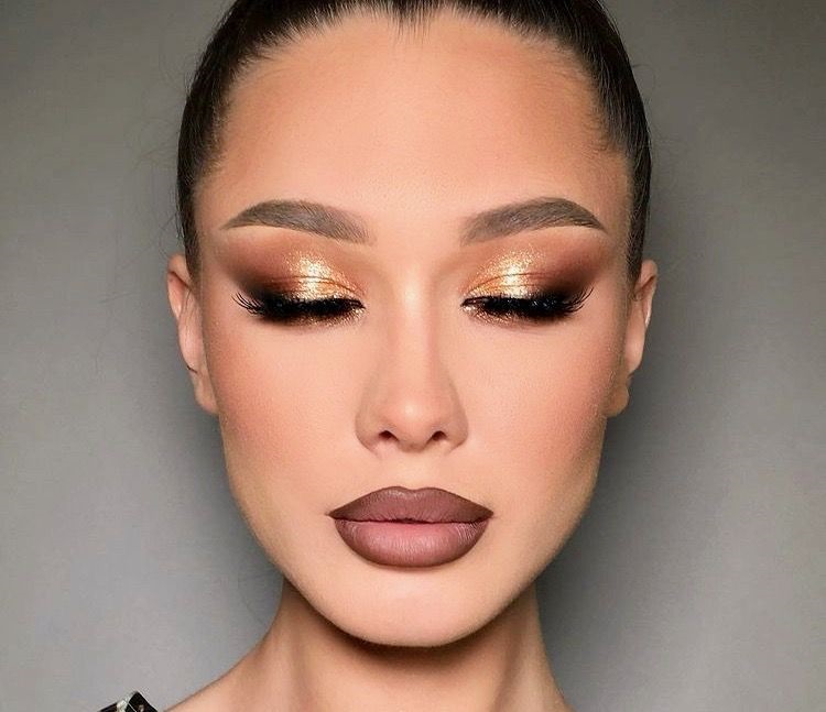 inspiratie machiaj de seara cu auriu