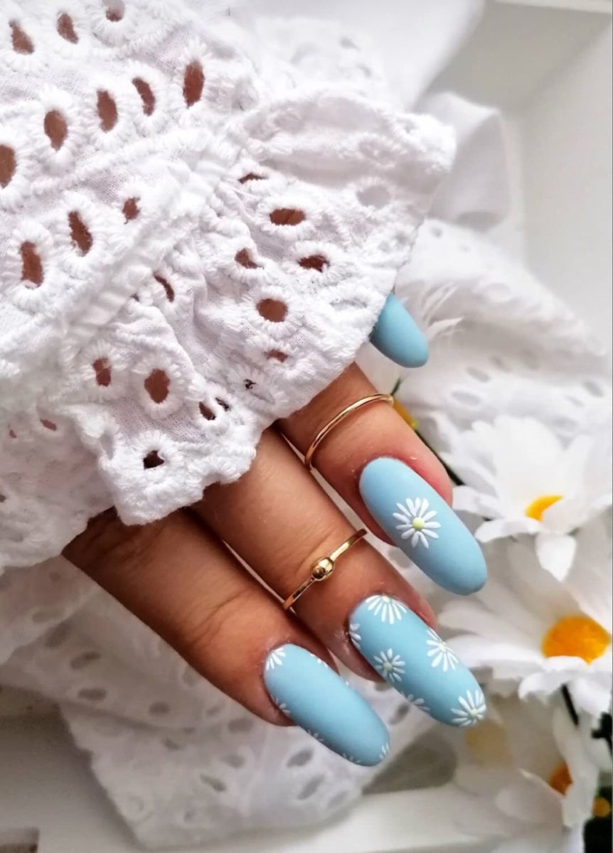 unghii cu flori culori inchise