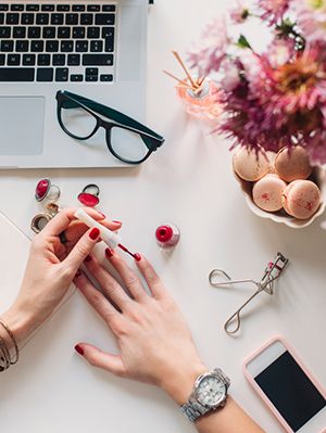 ghid pas cu pas manichiura clasica