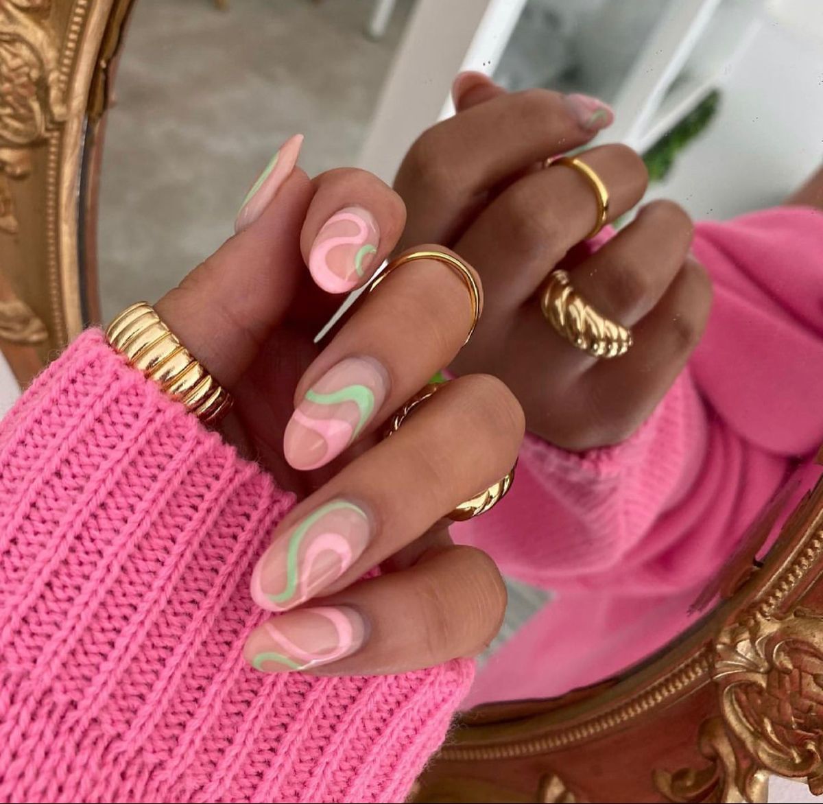 modele unghii in culori deschise