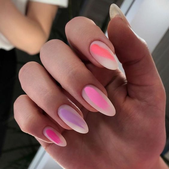 modele unghii culori deschise primavara