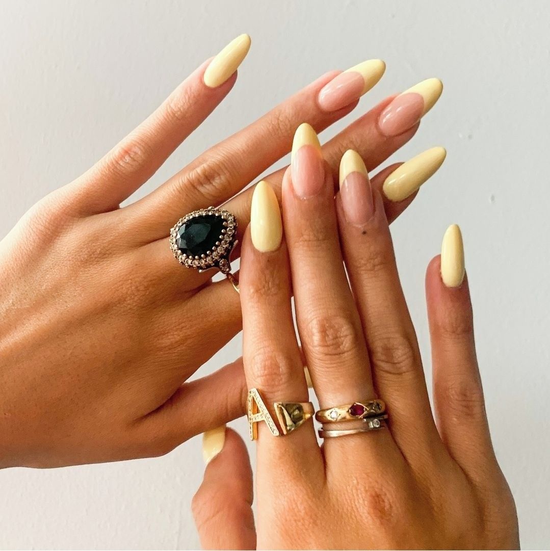 modele de unghii culori deschise